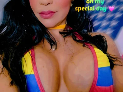 Phoenix_lovexxx Spanish speaking webcam model